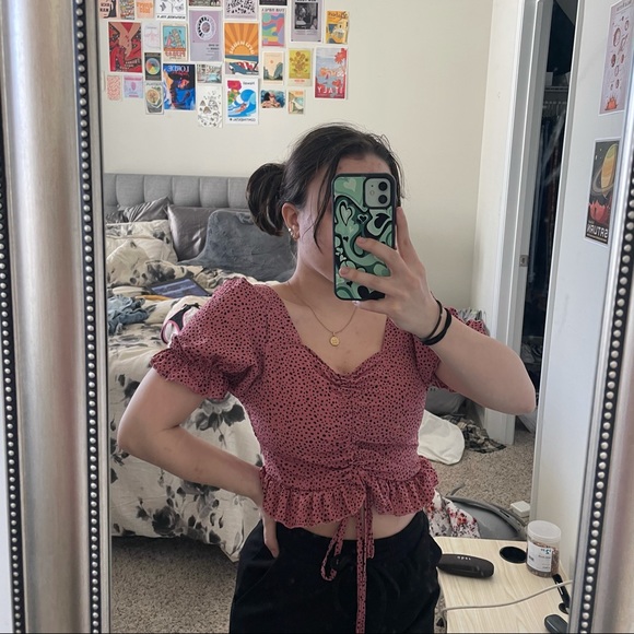 ❌ SOLD ❌ Ruched Puff Sleeve Crop Top - Picture 4 of 4